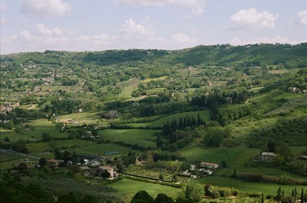 Rolling green hills in 意大利
